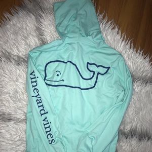 Vineyard vines pull over